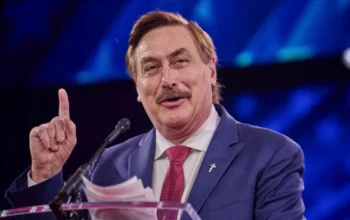 Comienza el juicio por difamación contra el director ejecutivo de MyPillow, Mike Lindell, por sus declaraciones sobre las elecciones.